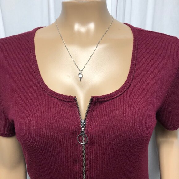 SO Dress Women Size Medium Burgundy Short Sleeve Ribbed Zipper Front Soft Comfy - Picture 2 of 7